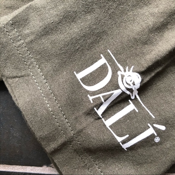 🍀2/$15 Salvador Dali tee shirt - Picture 3 of 4